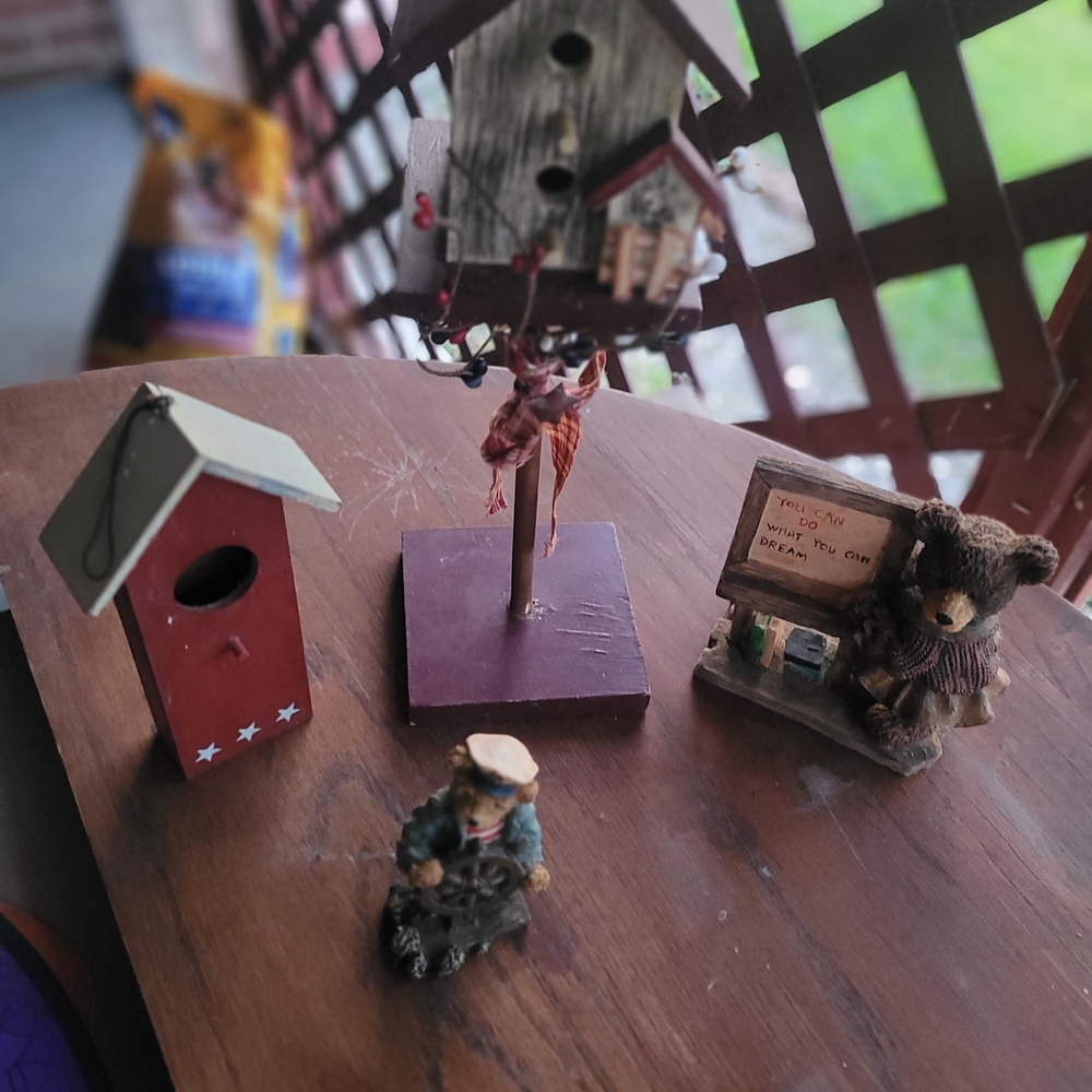 Decorative Miniature Rustic Birdhouse and Figurine Set - Brown & Red